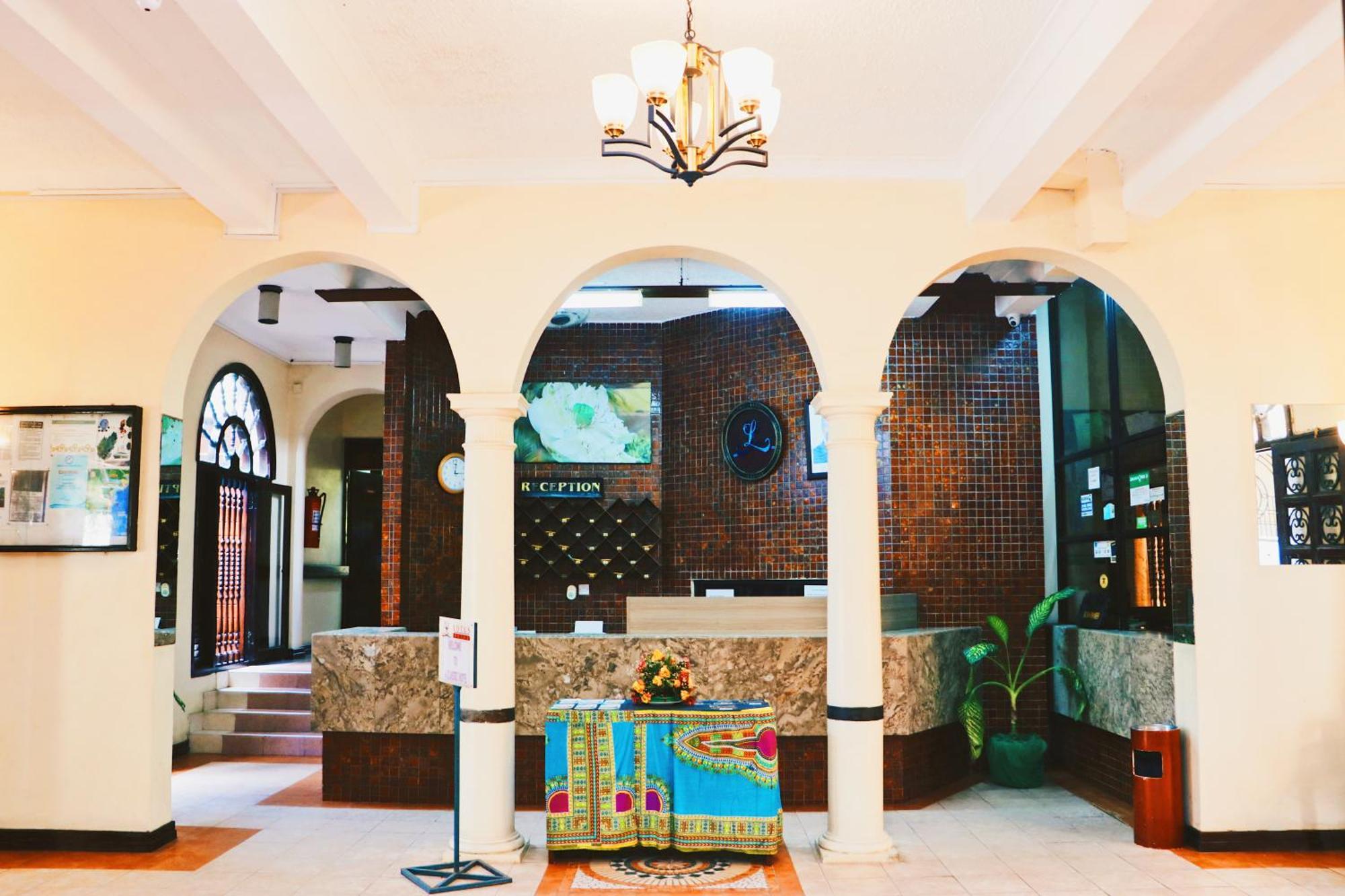 Lotus Hotel Mombasa Bagian luar foto